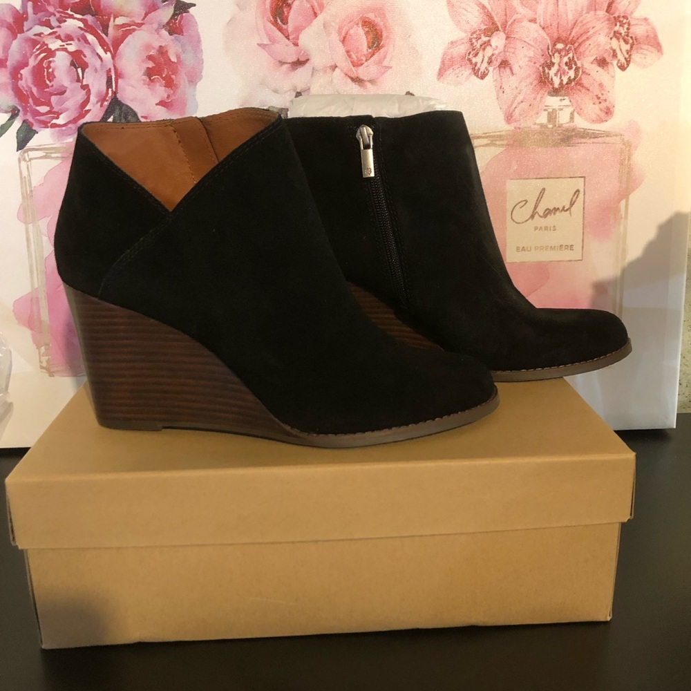 Womens Lucky Brand Yakeena Black Oiled Suede Ankle Wedge Booties US Size 10M NWT